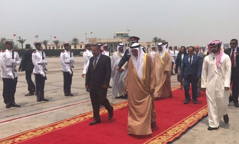 رئيس الوزراء البحريني لـ بن دغر: اليمن سينتصر في حربه ضد التدخلات الخارجية