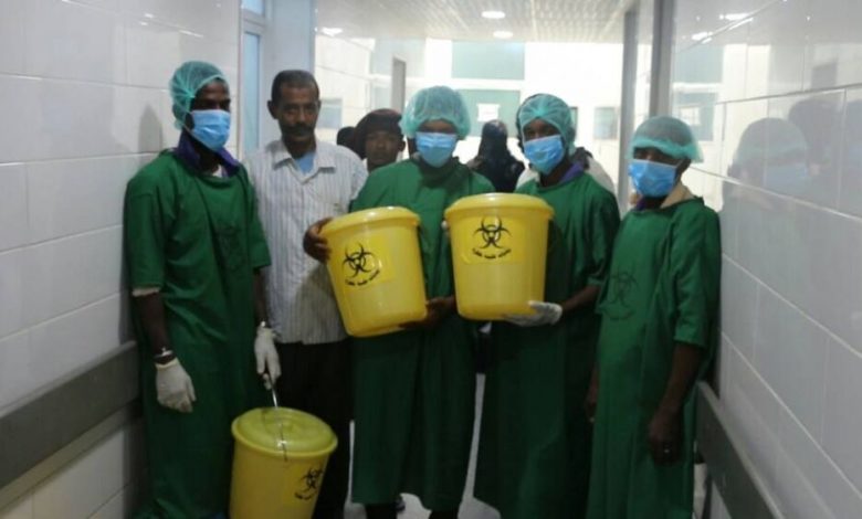 هيئة مستشفى الجمهورية بعدن تدشن أول مشروع لفصل النفايات الطبية الخطرة عن المخلفات الأخرى