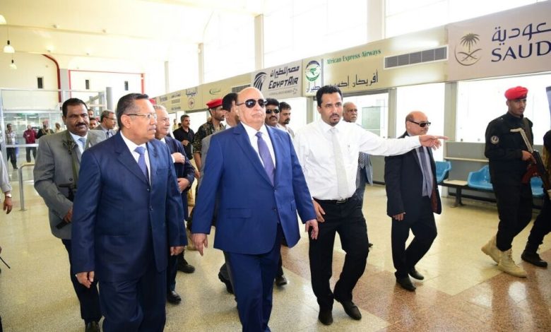 مصدر : عودة الرئيس هادي من مطار الملك خالد بعد ان كان في طريقه الى (عدن)