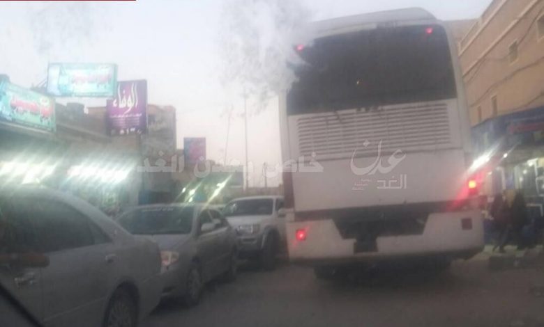 باصات النقل الجماعي والشوارع الضيقة بمدينة الغيظة