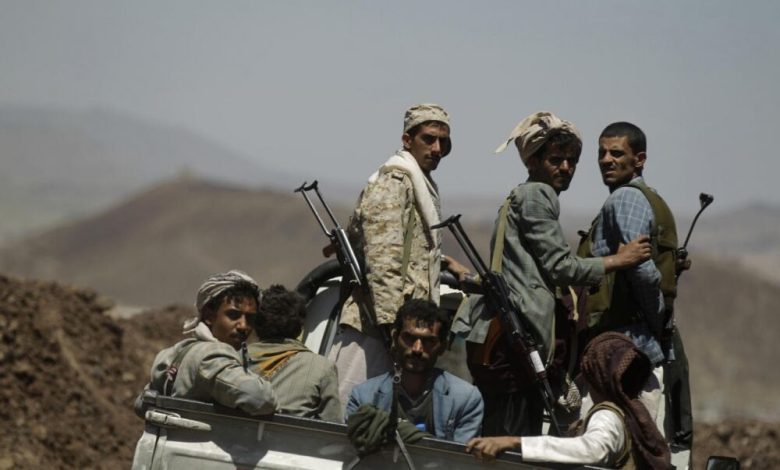ظهور مفاجئ لقيادي بارز بجماعة الحوثي وسط صنعاء على رأس قوة عسكرية