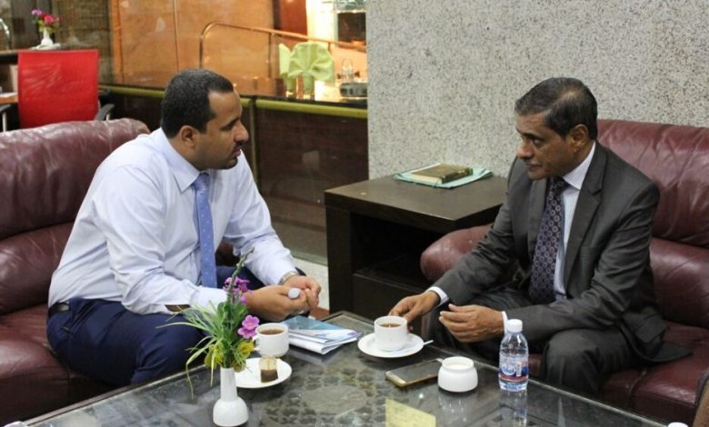 محافظ حضرموت يلتقي وزير النقل "مراد الحالمي"