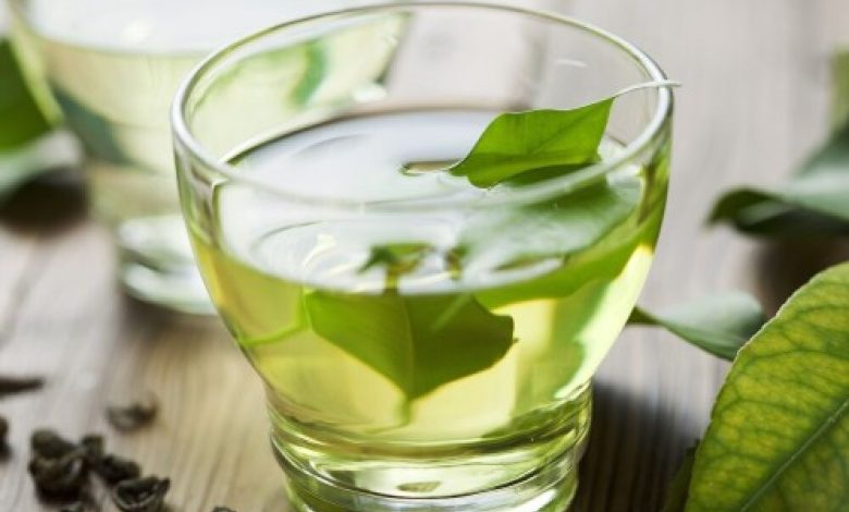شرب الشاي الأخضر يساعد على فقدان الوزن ويعزز وظائف الدماغ