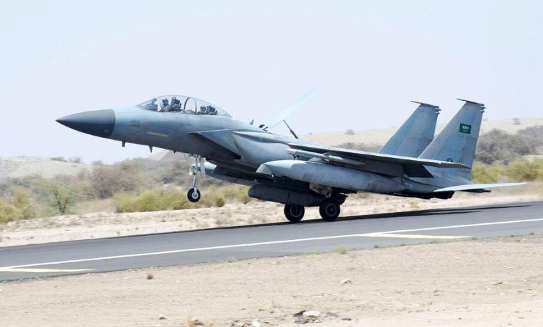 سكان : العثور على حطام طائرة حربية سعودية بأبين