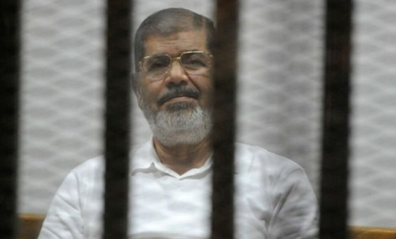 محكمة مصرية تؤيد حكماً بالمؤبد على مرسي بقضية (التخابر مع قطر)