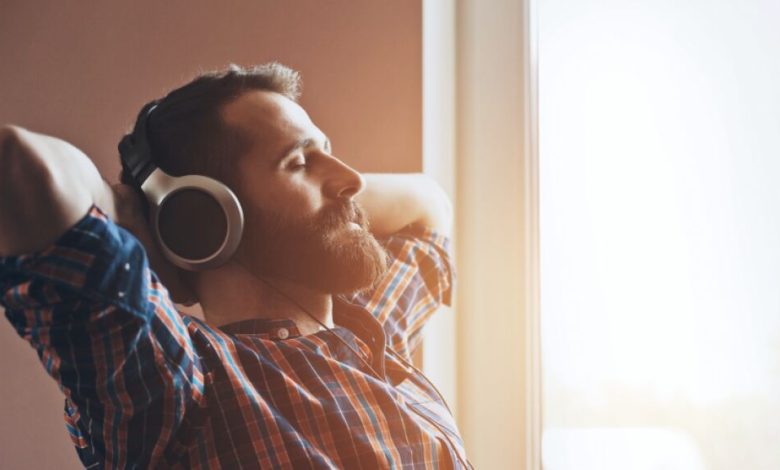 دراسة: الاستماع للموسيقى المبهجة قد ينتج أفكارا مبتكرة