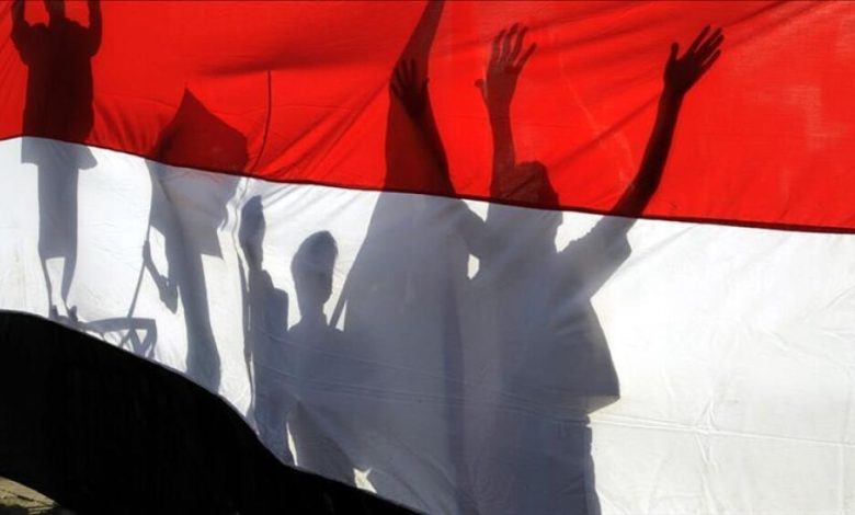 الريال اليمني يهبط لأدنى مستوياته أمام الدولار والحكومة تطالب بـ"معالجات عاجلة"