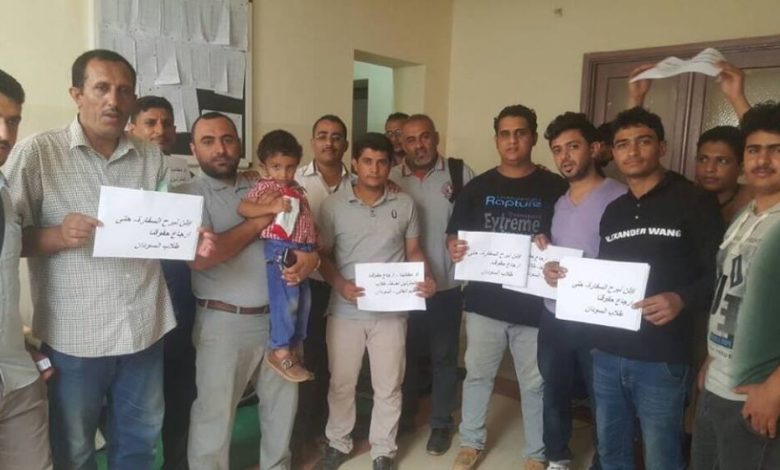 لليوم السابع على التوالي.. الطلاب اليمنين في السودن يعتصمون بمنبى السفارة اليمنية للمطالبة بصرف مستحقاتهم