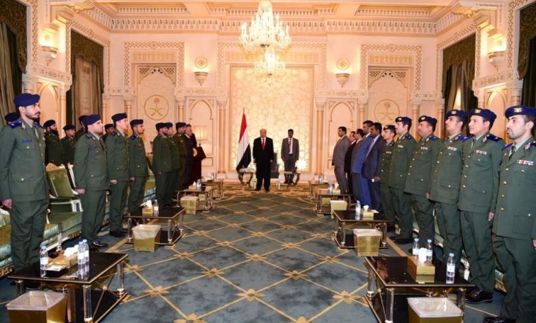 الرئيس يمنح رتبة ملازم ثان للطلاب اليمنيين من خريجي كلية الملك فهد الأمنية