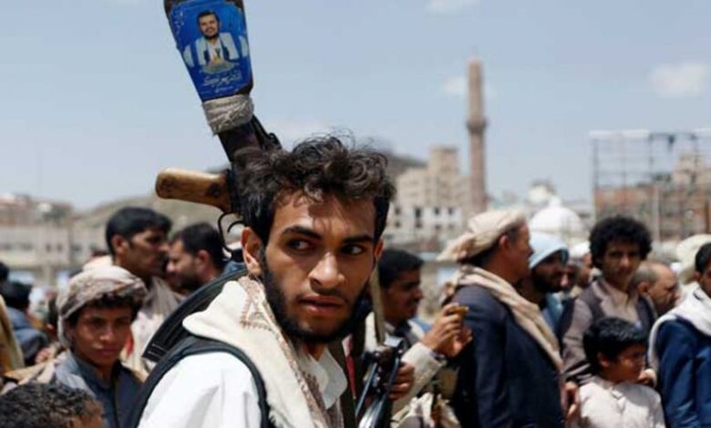 الحوثيون يعتقلون 13 مسلحًا من قوات صالح بصنعاء
