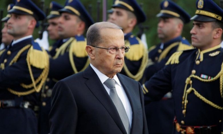 الرئيس اللبناني يقول إنه لم يقبل استقالة الحريري بعد