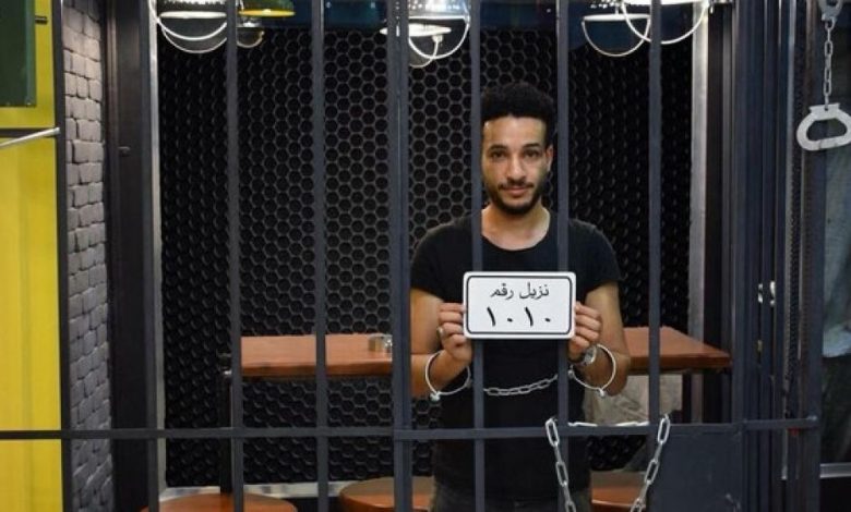 مطعم مصري على هيئة سجن والزبائن يأكلون في زنازين