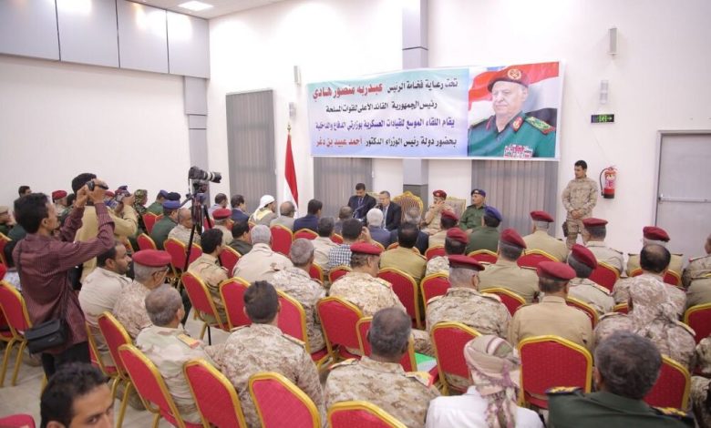 لقاء موسع للقيادات العسكرية والامنية بحضور رئيس الوزراء