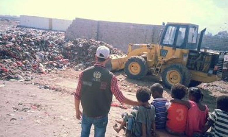 ادرا تدشن رفع المواد الصلبة (القمامة ) في محافظة عدن