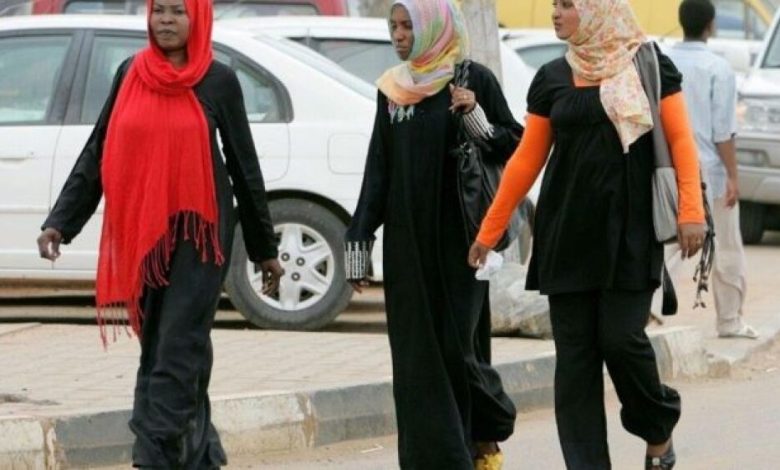 تبرئة 24 امرأة سودانية من تهمة ارتداء "زي فاضح"