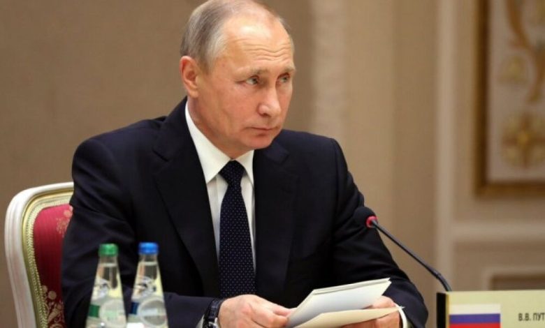 وكالات: بوتين يأمر خلال زيارة لسوريا ببدء سحب القوات الروسية