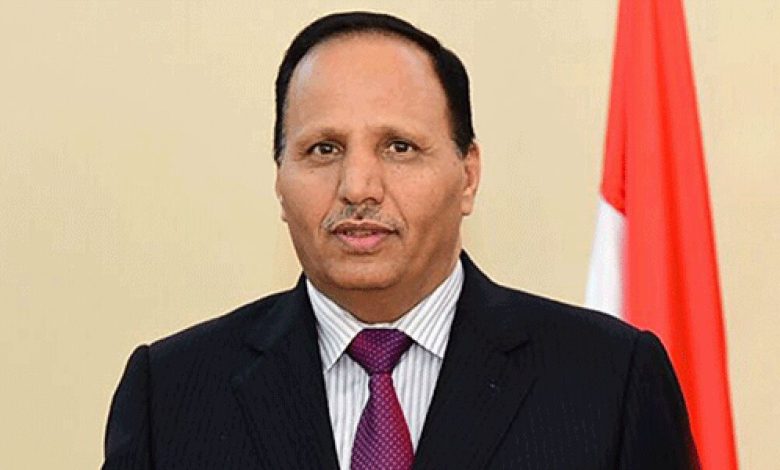 وزير في الحكومة الشرعية يتهم التحالف بعرقلة حسم المعركة مع الحوثيين