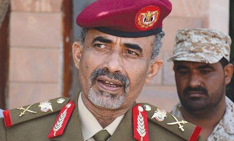 الحوثيون يلمحون الى مقتل وزير الدفاع اللواء محمود الصبيحي في غارة بصنعاء