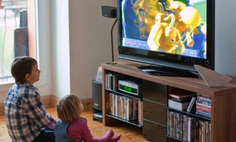 3 ساعات يومياً أمام التلفزيون تؤثر على صحة الأطفال