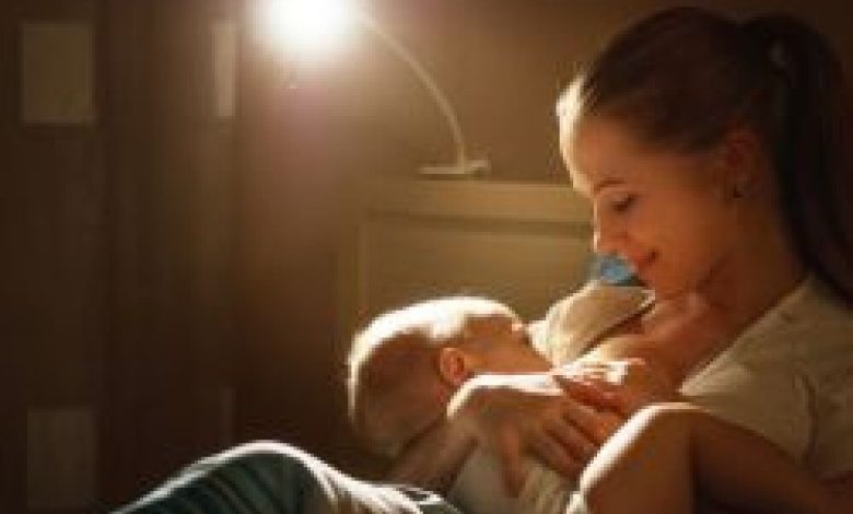 الرضاعة الطبيعية... الحارس الأقوى بعد الولادة المبكرة
