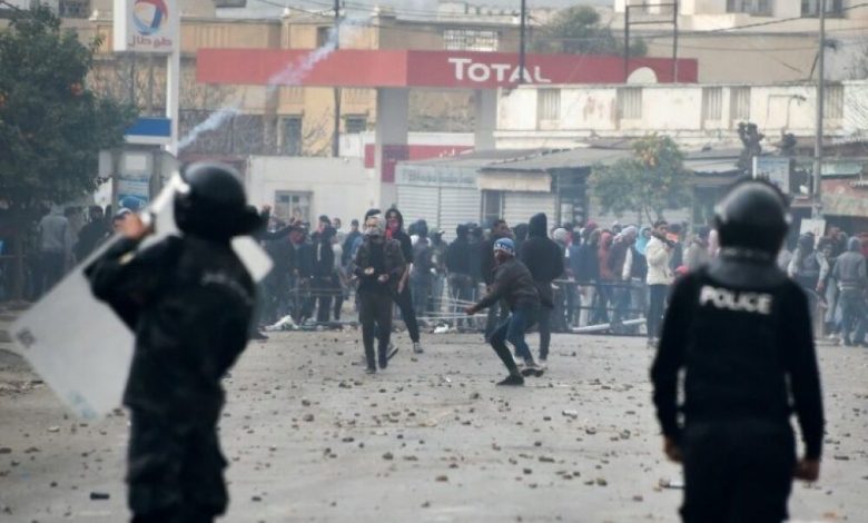 توقيف 200 شخص وإصابة شرطيين خلال مواجهات جديدة في تونس