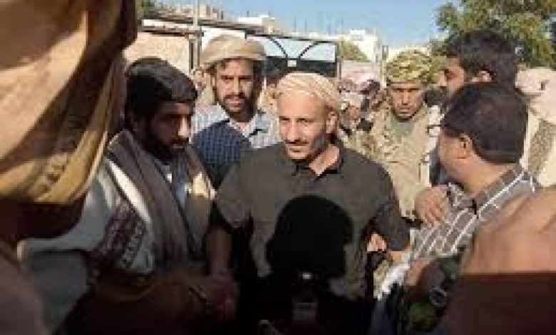 قيادات من المقاومة تلتقي وتعلن رفضها بقاء طارق محمد صالح في عدن وتحذر