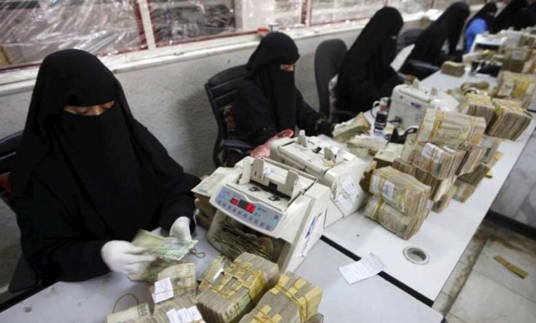 مساعٍ للحكومة اليمنية لإنقاذ العملة