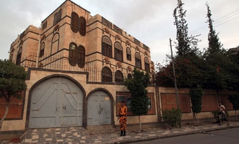 السفارة الإيرانية في صنعاء مقراً لاجتماعات القيادات الحوثية