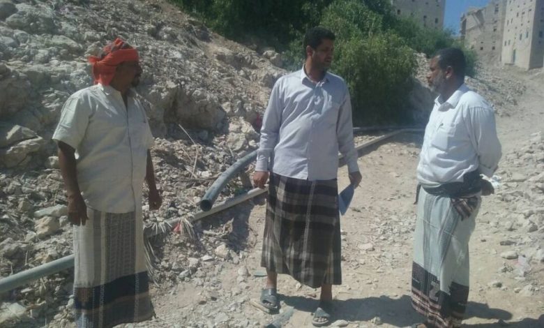 مدير عام مديرية حجر بساحل حضرموت يتفقد مشروع وشبكة مياه الصدارة في المديرية