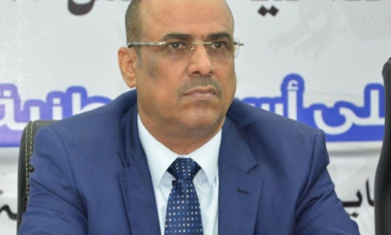 وزير الداخلية يعزي في وفاة المناضل الوطني عبدالله البار