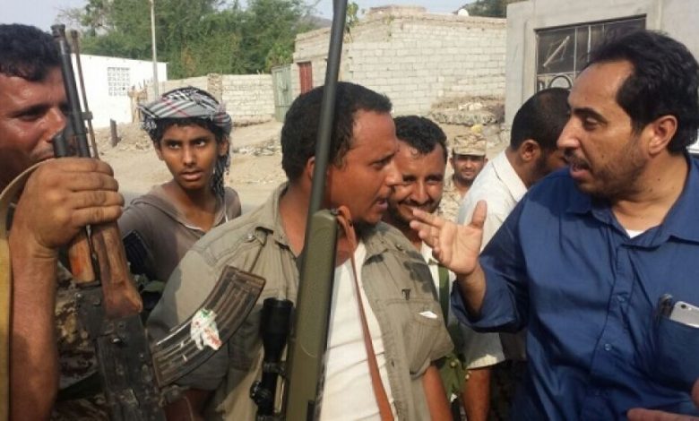 الرجل الذي قاد مقاومة مسلحة ضد الحوثيين بعدن يدعو لثورة شعبية ويقول :" الستار ينزاح يوماً بعد آخر