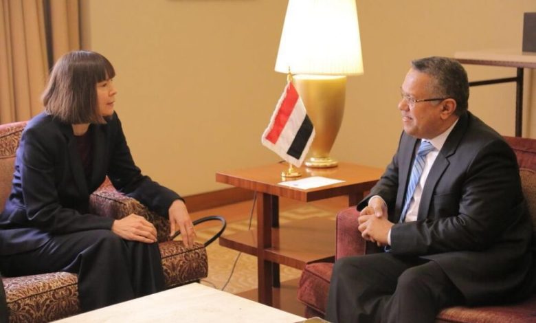 رئيس مجلس الوزراء يلتقي القائمة بأعمال السفارة الأمريكية لدى اليمن