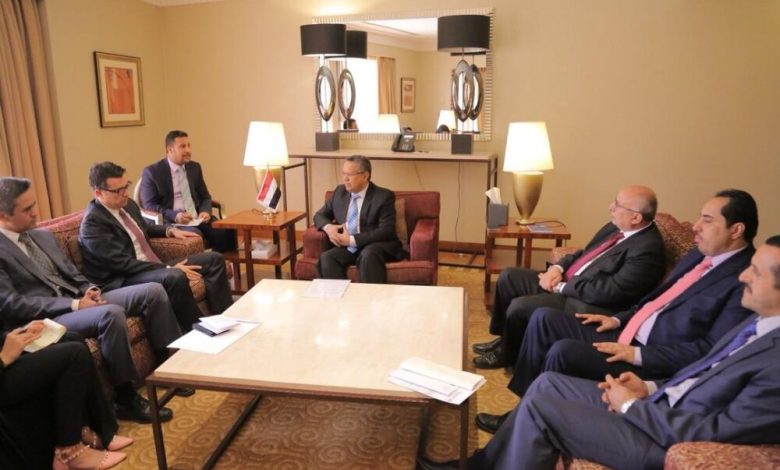 رئيس الوزراء يلتقي السفير التركي لدى اليمن