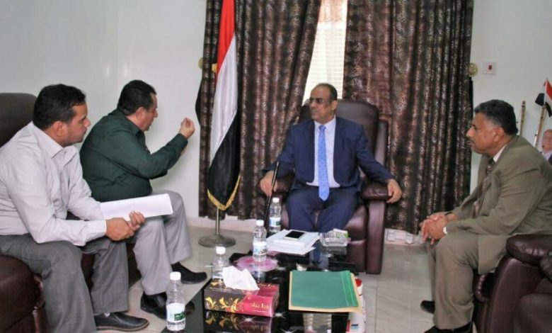 نائب رئيس الوزراء يلتقي نائب المدير العام لصندوق النظافة والتحسين في العاصمة المؤقتة عدن