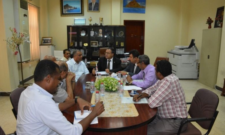 رئيس جامعة عدن يلتقي أعضاء الجمعية السكنية ومدير عام الهيئة اليمنية للمواصفات والمقاييس
