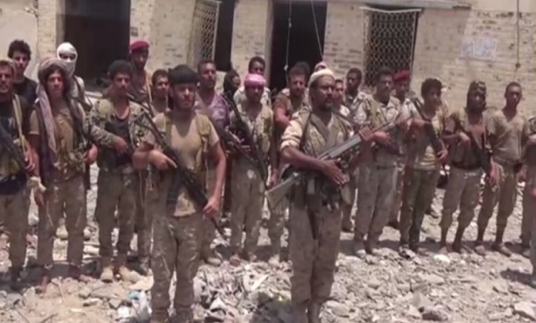 الحوثي يسحب مقاتليه من عدة جبهات لمنع سقوط الحديدة وصعدة