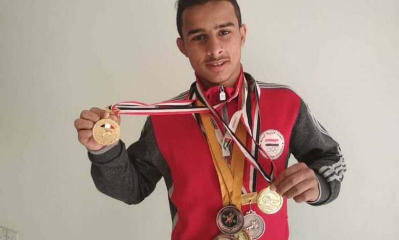 مصارع يمني  يهدي بلادنا ميدالية ذهبية في البطولة العربية  بالعراق والبكري يعد بتكريمه