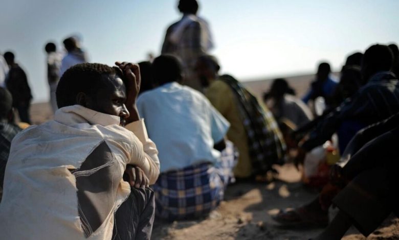 الهجرة الدولية تجلي 940 لاجئاً صومالياً من اليمن