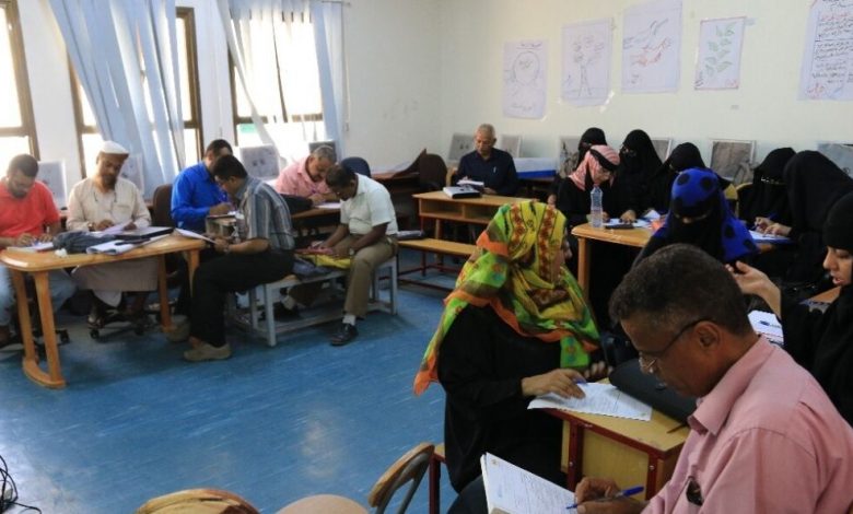 معلمون في عدن يختتمون تدريب في السلام والحوار، ويشهرون مبادرات لمعالجة قضايا مجتمعية