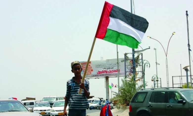 تقرير لمجموعة الأزمات الدولية :  الناس في عدن باتت تشعر ان الإمارات تحتلهم وحكومة هادي ضعيفة النفوذ