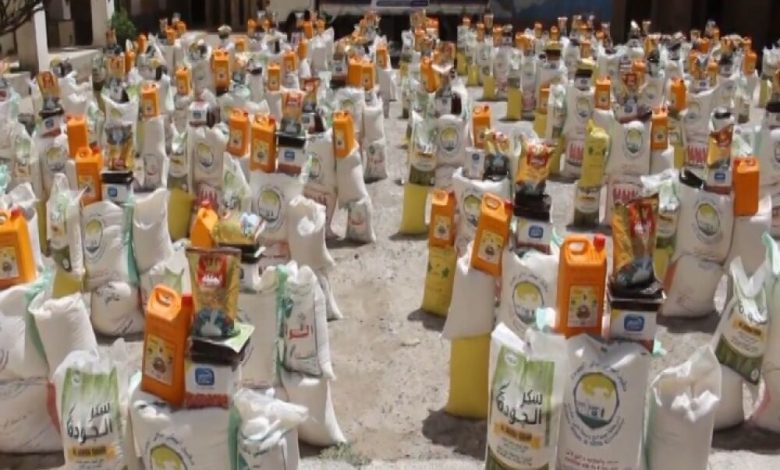 اليوسفي : مؤسسة خطوات تواصل توزيع المساعدات الرمضانية لليوم التاسع على التوالي في مدينة تعز