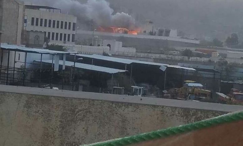 عاجل : غارة جوية تدمر منشاءات لشركة النفط بصنعاء ومقتل مدنيين