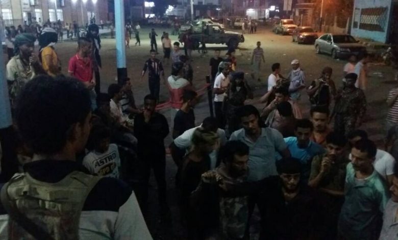 عاجل : العشرات من شباب المنصورة وقياداتها يحتشدون بساحة الشهداء ويطالبون باطلاق سراح القيادي الادريسي