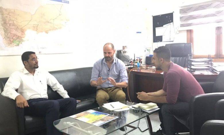 وكيل اول محافظة الحديدة يجتمع بمدير الاوتشا في عدن