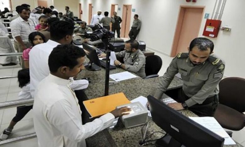 الجوازات السعودية تعتمد نظامًا جديدًا لإسقاط إقامة العامل المغادر 