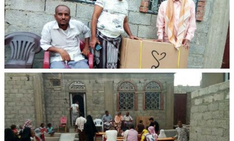 مسؤول الجمعيات الأهلية أبين يدشن توزيع كسوة العيد في مركز الحصن لذوي الاحتياجات الخاصة