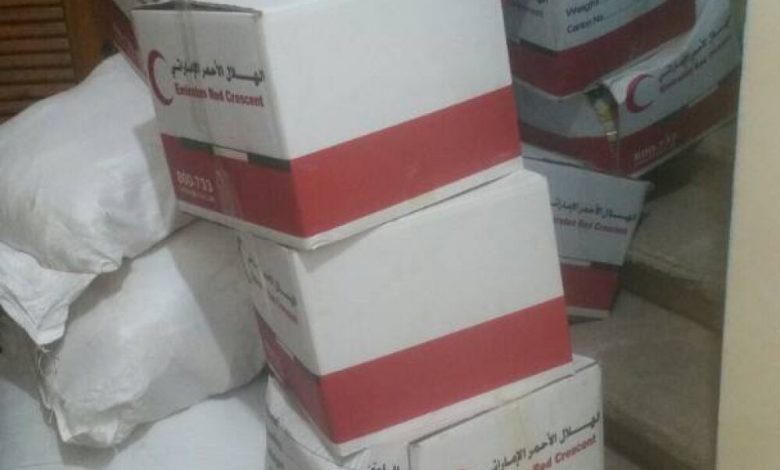 مركز اليمن يوزع 110 سلة غذائية لعدد من الاسر النازحه والاسر الفقيرة في عدن