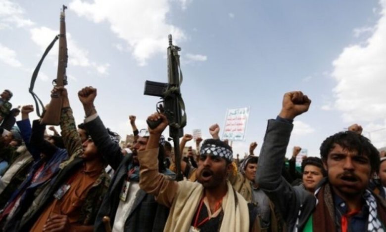 ميليشيات الحوثي تخطط لطرد آلاف الموظفين