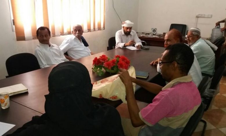مأمور مديرية الشيخ عثمان يجتمع بمنسق منظمة الاغاثة الطارئة واللجان الاساسية والفرعية في المديرية