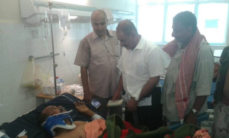 محافظ الضالع يزور مستشفى 22 مايو في عدن ويتفقد احوال المرضى والمصابين